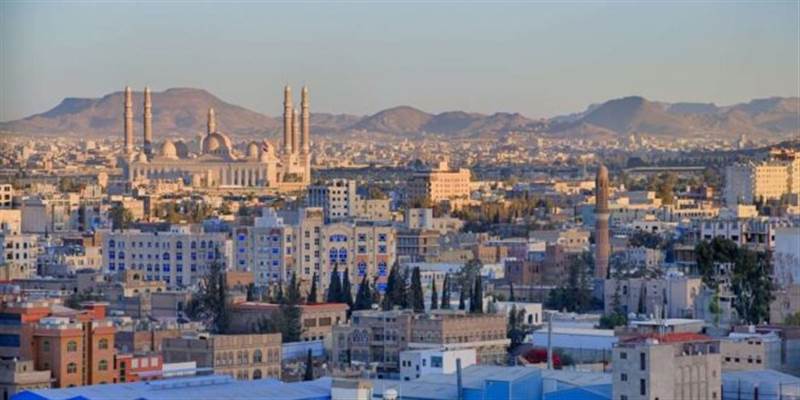 قيادي حوثي يستولي على حديقة أطفال ويحولها الى محال تجارية