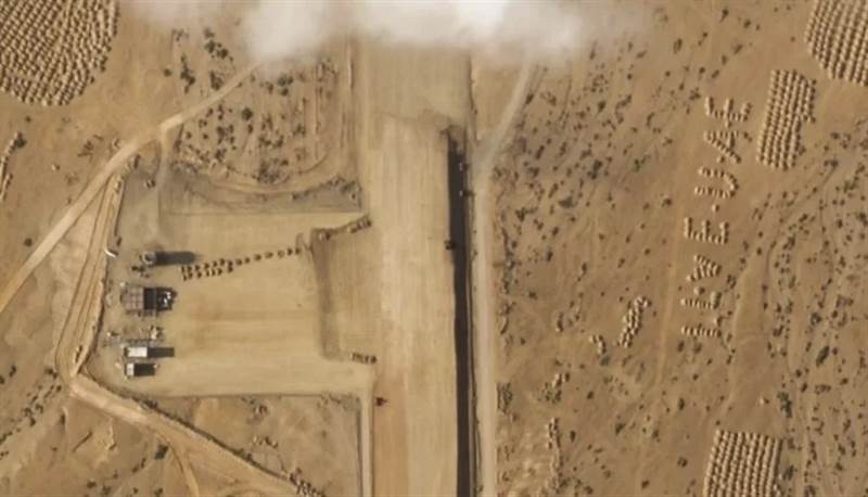 عبر الأقمار الصناعية.. وكالة تكشف عن استحداث الإمارات مهبط طائرات بطول 3 كيلو في جزيرة عبد الكوري