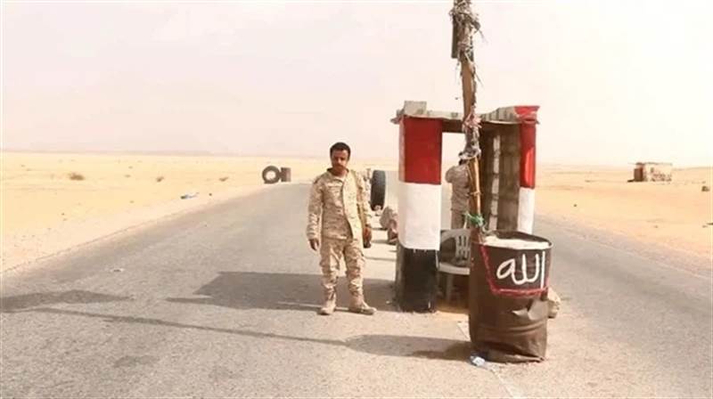 شاهد كيف تم اخفاءها.. قوات الجيش الوطني تضبط كمية كبيرة من المخدرات في منفذ الوديعة (فيديو)