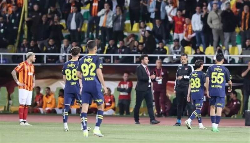 Fenerbahçe, Süper Kupa'da sahadan çekildi