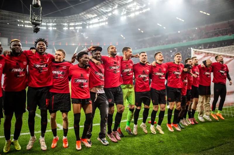 اليك 10 فرق لم تتعرض للخسارة في تاريخ دوريات كرة القدم العالمية