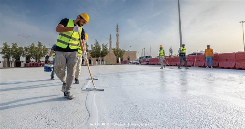 شاهد التقنية المبتكرة لتبريد طرق ضيوف الرحمن في المشاعر المقدسة