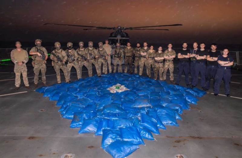 Müşterek Deniz Kuvvetleri, Umman Denizi'nde 2.400 kilogram uyuşturucuya el konulduğunu duyurdu