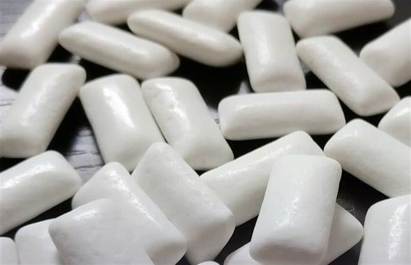 دراسة مثيرة: العلكة والبذور قد تستقر في أمعائك لسنوات مسببة مشاكل صحية خطيرة