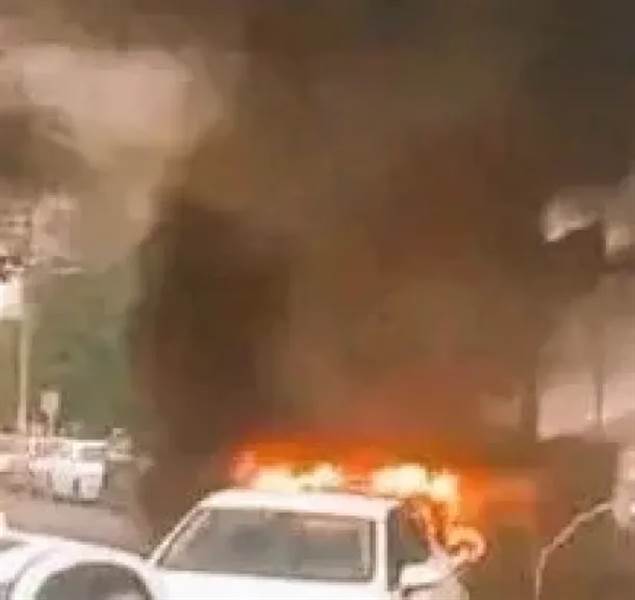 عاجل : توقعات بمصرع قيادي حوثي كبير. غارة أمريكية تصطاد سيارة وسط اليمن..