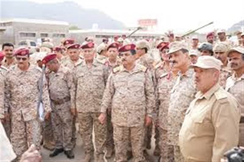 حشدت 80 ألف جندي.. صحيفة إماراتية تكشف خطة الحكومة اليمنية لاستعادة ميناء الحديدة