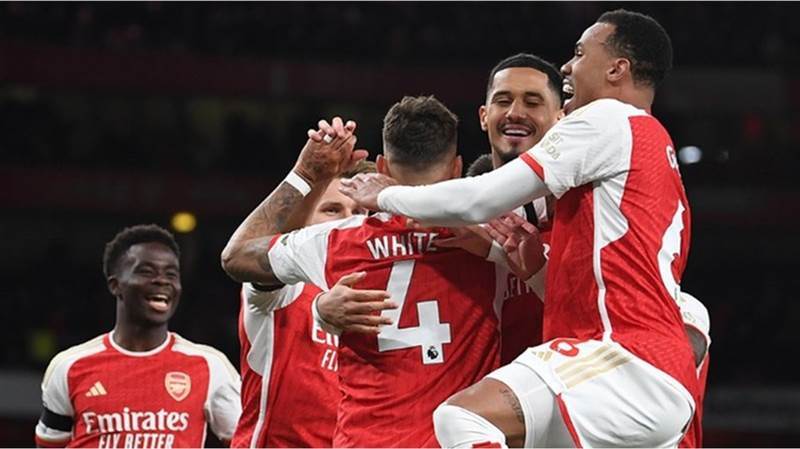 أرتيتا يكشف عن إصابة ساكا قبل مواجهة آرسنال وباريس سان جيرمان