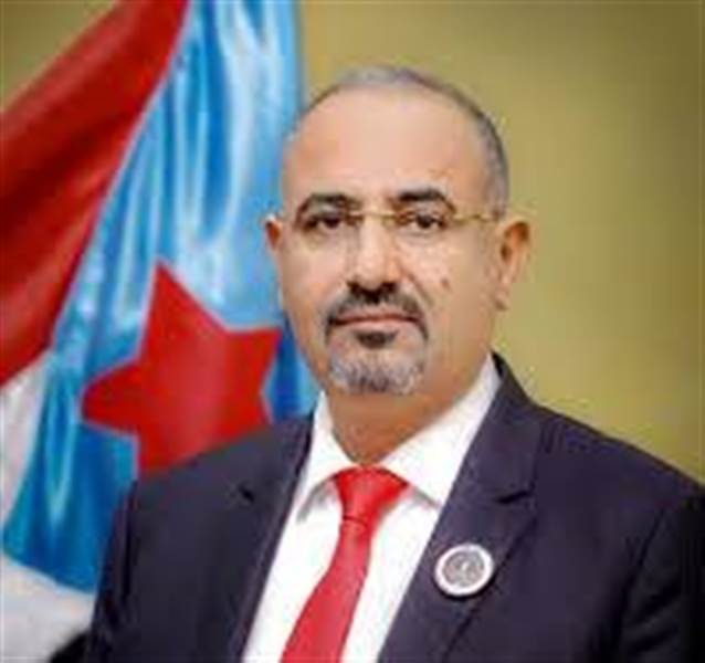 عيدروس الزبيدي يثير جدلاً بتهنئة عيد العمال وسط انتقادات شعبية حادة