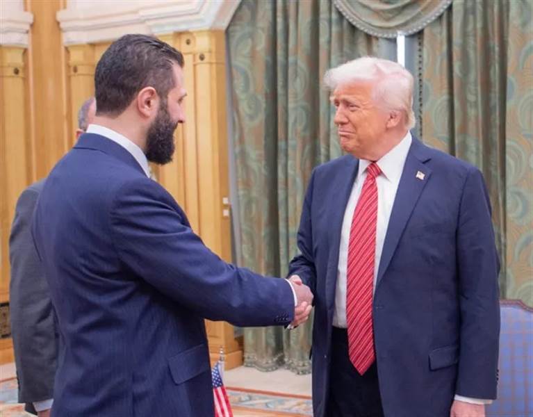 Tarihi Görüşme: Trump, 25 Yıl Aradan Sonra Suriyeli Mevkidaşıyla Riyad'da Buluştu