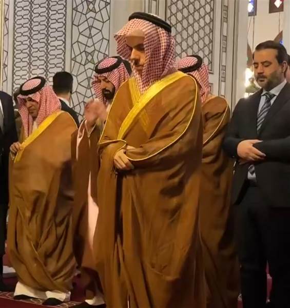 Suudi Arabistan Dışişleri Bakanı, Şam'daki Emevi Camii’nde Cemaate Namaz Kıldırdı: Tarihi ve Manevi Bir Sembol