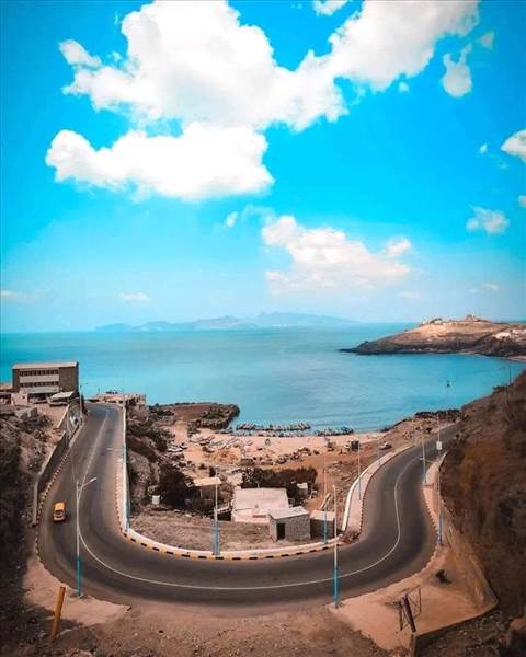 مكتب السياحة بعدن يُحذر: "شواطئ المدينة خطرة.. البحر لا يرحم في هذا الموسم"