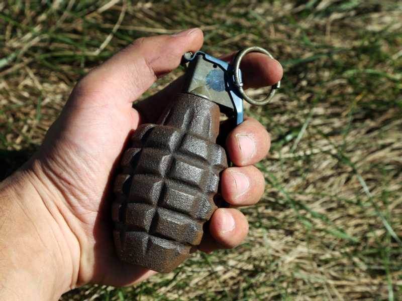 إصابة رجل وثلاث نساء من أسرته إثر تفجير قنبلة يدوية داخل منزلهم في الضالع