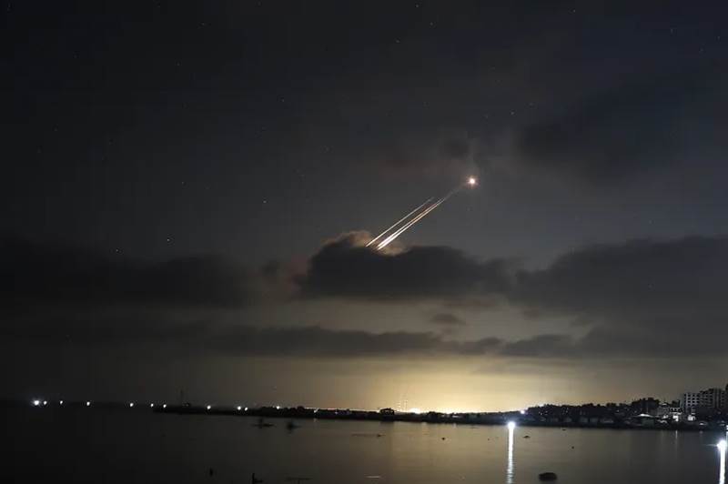 Husiler Tel Aviv’i Hedef Aldı: Yafa’ya Füzeli Saldırı, İsrail Yemen’de Suikast Gerçekleştirdi