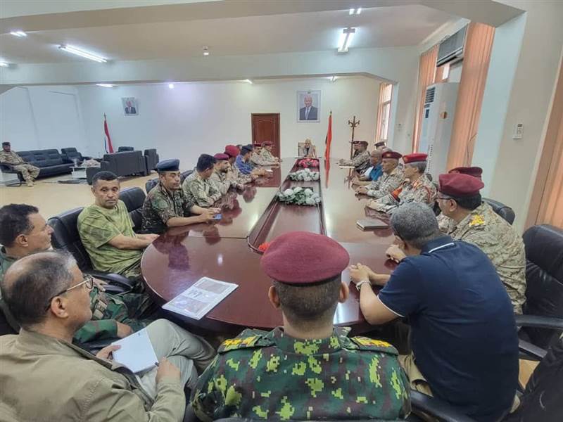 اللجنة الأمنية في تعز تبحث التصعيد الحوثي وتعلن إحباط عمليات إرهابية في التربة