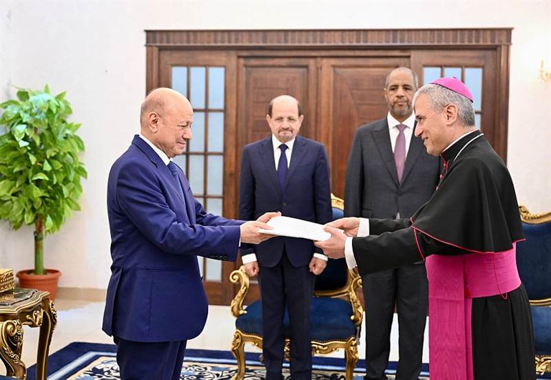Yemen Başkanlık Konseyi Başkanı, Vatikan Büyükelçisinin Güven Mektubunu Kabul Etti