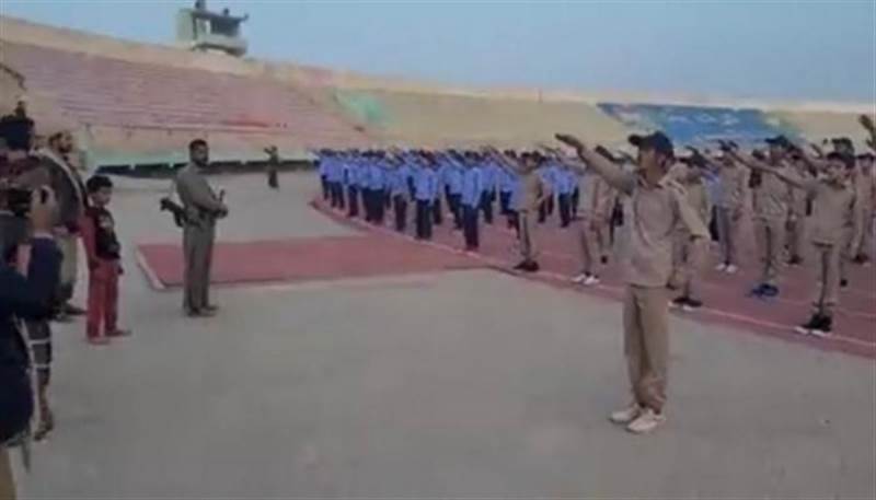 صحيفة الجيش تحذر: الحوثيون يعيدون إنتاج مشروع "الولاية" عبر المناهج ومعسكرات الأطفال