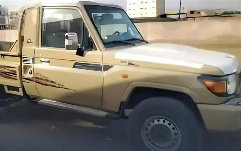 قوات الأمن تُحبط محاولة تهريب سيارة مسروقة من عدن وتعيدها إلى مالكها