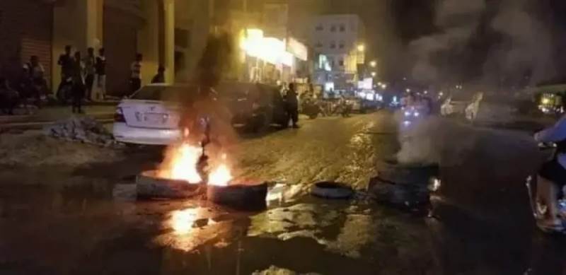 Mukalla'da Öfke Patlaması: Halk Sokakta, Elektrik ve Akaryakıt Krizi Protesto Edildi