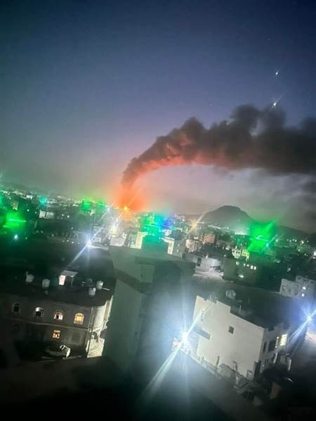 عاجل : غارات إسرائيلية عنيفة تهز صنعاء فجر الأحد.. والجيش الإسرائيلي يعلن استهداف "بنية تحتية للطاقة"
