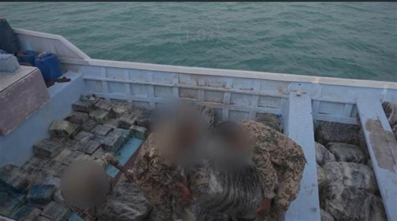 البحرية التابعة للمقاومة الوطنية تضبط شحنة أسلحة مهربة في البحر الأحمر