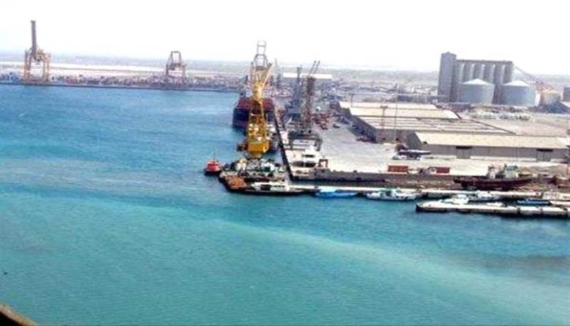 عاجل : الجيش الإسرائيلي يوجه إنذارًا عاجلًا لإخلاء ميناء الحديدة.. مؤشرات على عملية عسكرية وشيكة