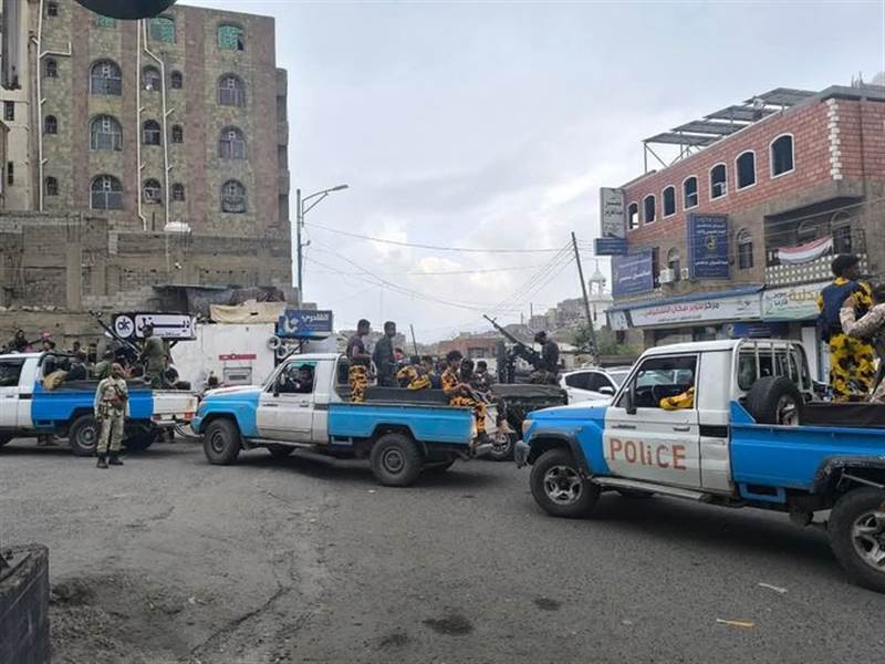 شاهد اول صورة للقاتل.. شرطة تعز تعلن مقتل المتهم الرئيسي في جريمة اغتيال المشهري