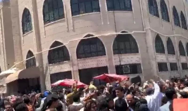 الحوثيون يواصلون حربهم على المساجد.. اقتحام جامع "السُنة" في صنعاء وفرض خطيب بالقوة