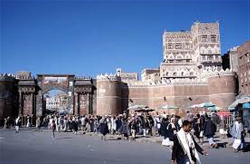 اشتباكات دامية في باب اليمن بصنعاء تودي بحياة مندوب فرزة وقيادي حوثي