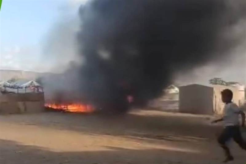 حريق يلتهم مخيم النازحين في خنفر بأبين دون وقوع إصابات بشرية
