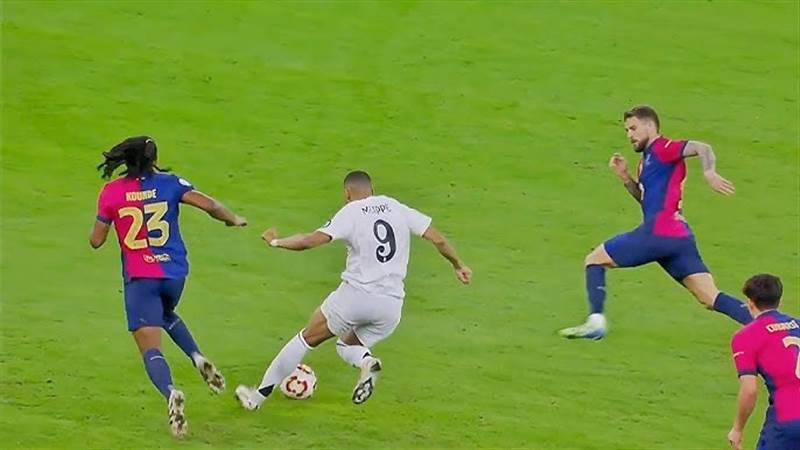 ريال مدريد يحسم الكلاسيكو أمام برشلونة بثنائية بيلينغهام ومبابي ويتصدر الليغا بفارق خمس نقاط