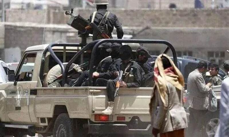 في تصعيد انتقامي.. الحوثيون يقتحمون منزل شيخ منشق في تعز ويختطفون شقيقه