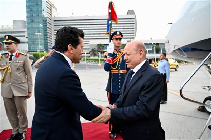 ما الذي دفع العليمي للتوجه إلى مصر في هذا التوقيت؟