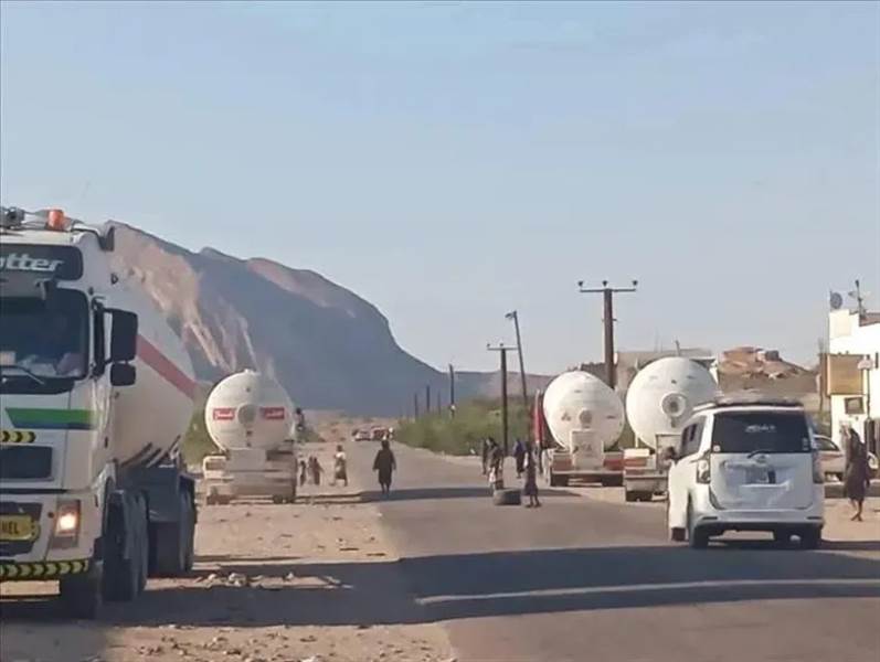 قبائل لقموش تلوّح بالتصعيد وتطالب بالكشف عن مصير شيخها المعتقل في شبوة