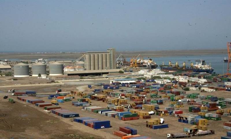 تساؤلات حول استثناء ميناء المخا من قرار مجلس القيادة الرئاسي إغلاق الموانئ المستحدثة