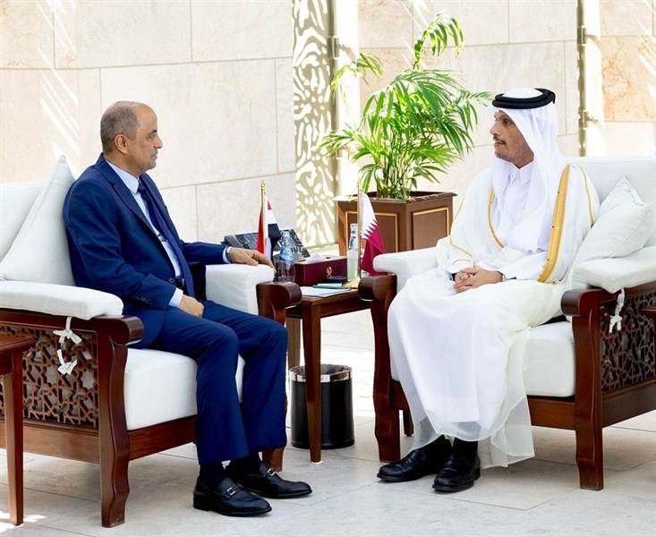 رئيس الوزراء  يبحث مع نظيريه المصري والقطري تعزيز التعاون ودعم جهود الإصلاح والاستقرار