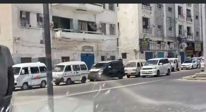 فتاة ترمي نفسها من باص للنجاة بعد محاولة اختطاف في عدن