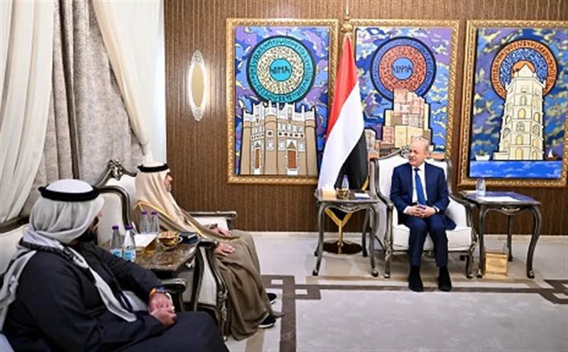 العليمي يبحث مع السفير الإماراتي العلاقات الثنائية ودعم الإصلاحات الاقتصادية في اليمن