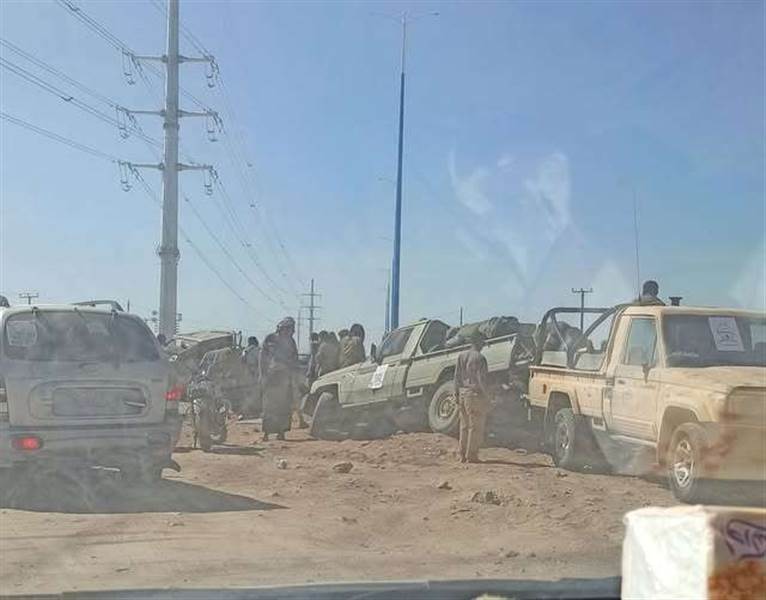 مركبة عسكرية تتعرض لحادث مروري جديد على خط السوداء بشبوة..