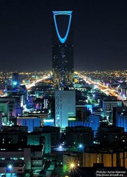 السعودية تقلّص مزايا الوافدين مع إعادة هيكلة الإنفاق… والشركات تتحوّل نحو وظائف الذكاء الاصطناعي