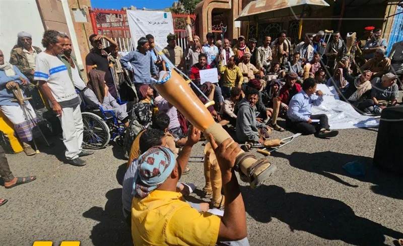 اعتصام مفتوح لجرحى الجيش اليمني في تعز ومأرب احتجاجاً على الإهمال الحكومي