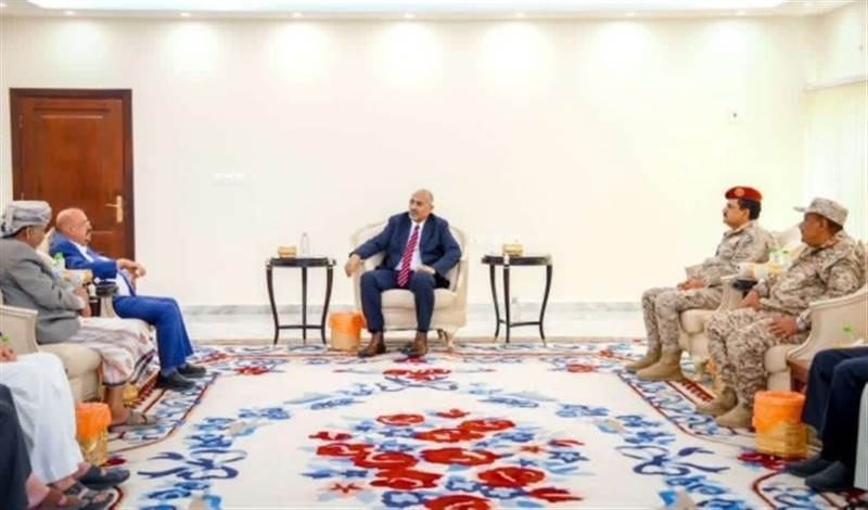 الزبيدي والبركاني يبحثان في عدن تعزيز الأمن ومكافحة تهريب السلاح إلى الحوثيين