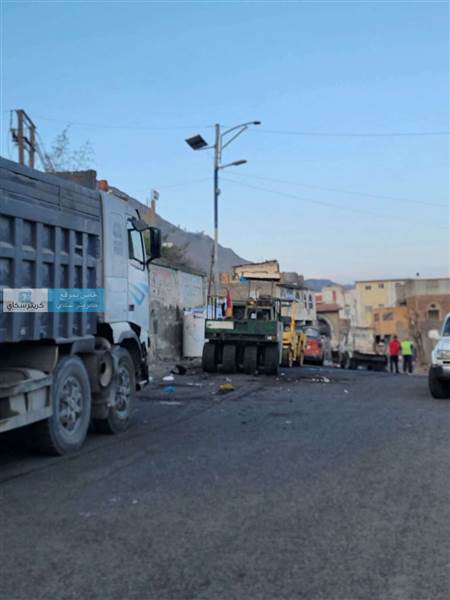 تعز.. تسارع وتيرة شق وسفلتة شارع رئيسي في مديرية صالة وسط ارتياح شعبي