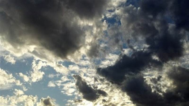 الأرصاد تتوقع أجواءً مستقرة نسبياً في السواحل وبرودة شديدة ليلاً في المرتفعات وتحذيرات من الضباب واضطراب البحر