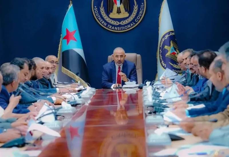 اعلامي سعودي يحذر: سياسة العناد لدى المجلس الانتقالي قد تقود إلى العزلة والعقوبات الدولية  بعد حرق أوراقه