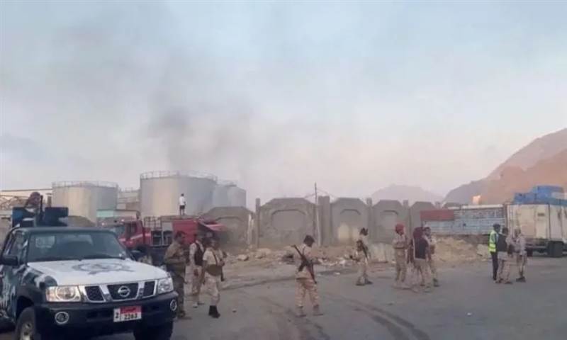 قبل انتهاء المهلة..تحركات ليلية وإتلاف وثائق حساسة.. القوات الإماراتية تستعد لمغادرة المكلا والانتقالي يعيد الانتشار في وادي حضرموت