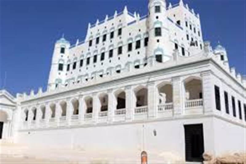 عاجل : شاهد قوات درع الوطن تسيطر على مدينتي سيئون وشبام والمواطنون يمزقون صور عيدروس( فيديو)