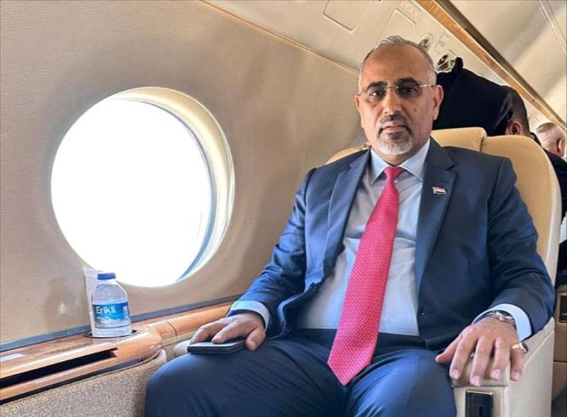 رفض سعودي للطائرة الخاصة يُجبر الزبيدي على مغادرة عدن برحلة مدنية.. انقسامات حادة تهزّ المجلس الانتقالي