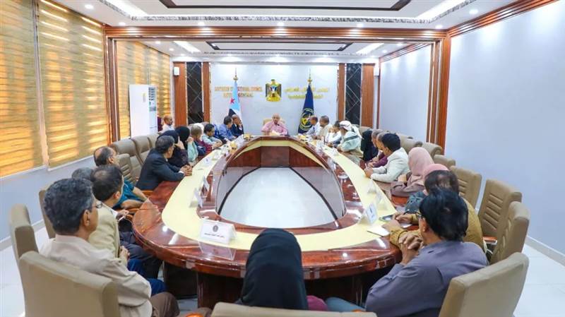 لا يزال يلعب بالنار ..كيان تابع للانتقالي المنحل يصدر بيانًا من عدن ويرفض مخرجات الحوار الجنوبي في الرياض ويعلن تحركًا جماهيريًا في المكلا