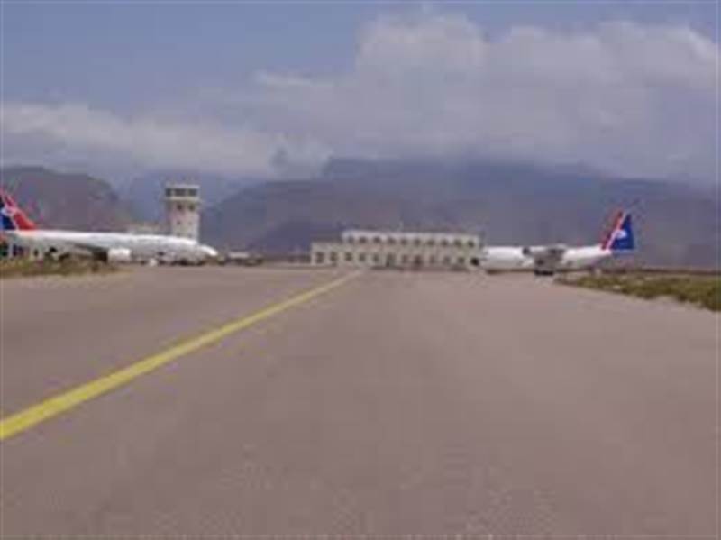 الإرياني يعلن استئناف الرحلات الدولية إلى سقطرى وتحسّن الإمدادات والخدمات الصحية