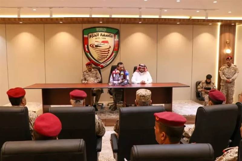 عدن نحو الطابع المدني.. اجتماع عسكري–محلي لاستكمال إخراج المعسكرات ورفع الجاهزية القتالية